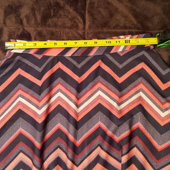 ECI Chevron - print Textured A-line skirt - Picture 4 of 5